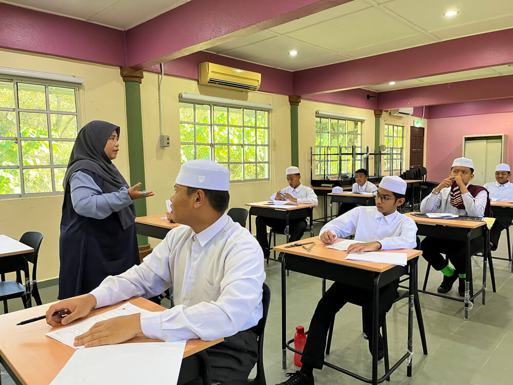 1 Guru 10 Pelajar